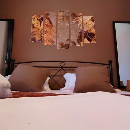 Theo Apartments 3 아르테미다 외부 사진