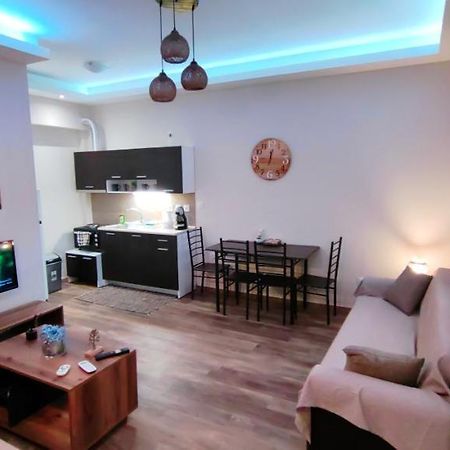 Theo Apartments 3 아르테미다 외부 사진