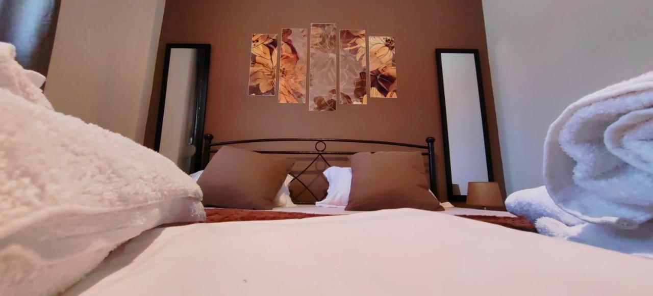 Theo Apartments 3 아르테미다 외부 사진