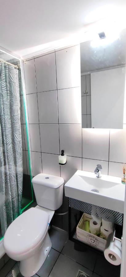 Theo Apartments 3 아르테미다 외부 사진